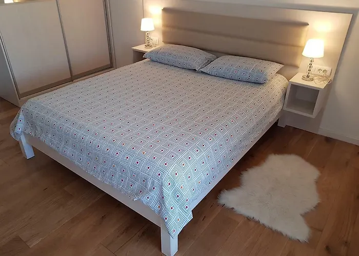 Apartment Domalu Old Town